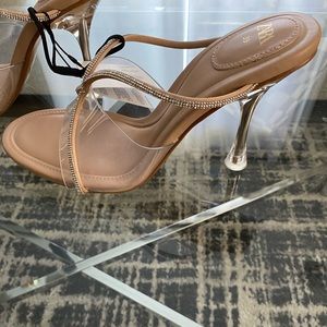 Never worn just missed my return date (story of my life haha)!